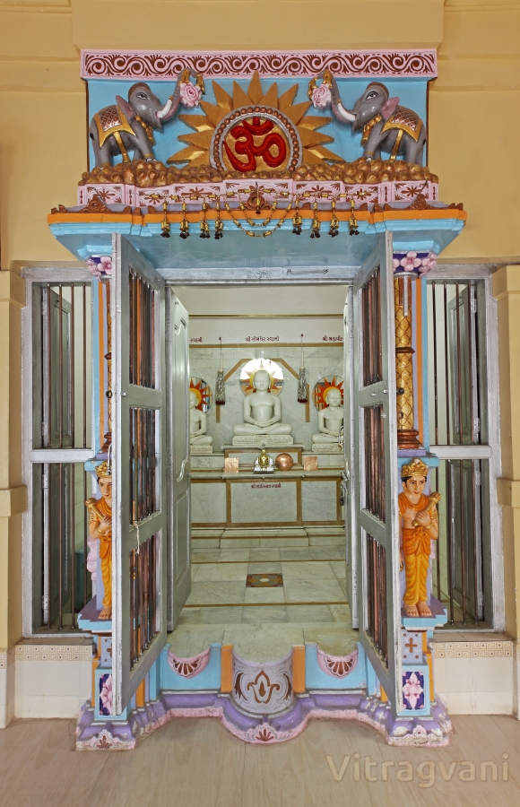 Bhagwan Shree Simandhar Swami Nu Sanaatan Digambar Jain Mandir, Lathhi