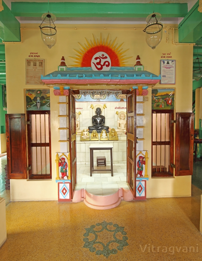Shree Parshwanath Bhagwannu Digambar Jin Mandir, Porbandar